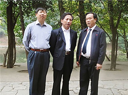 國家安全局、湖南省煤監(jiān)局、煤炭局領(lǐng)導(dǎo)一行，在省市領(lǐng)導(dǎo)和公司董事長陪同下在韶山參觀