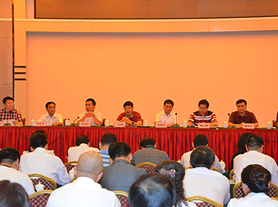 我公司協(xié)辦的礦用提升機(jī)與絞車分會(huì)2013年年會(huì)在韶勝利召開(kāi)